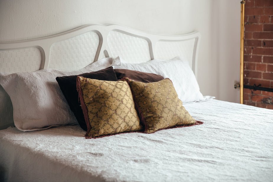 Brown Throw Pillows | bm-color